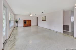 680 Londonderry Circle, Palm Bay, FL 32909 - MLS#1074887