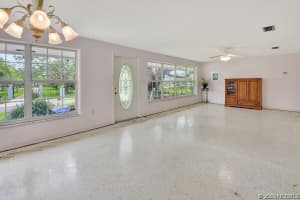 680 Londonderry Circle, Palm Bay, FL 32909 - MLS#1074887