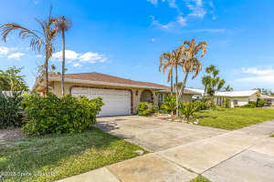 1194 Bay Drive, Indian Harbour Beach, FL 32937 - MLS#1075959