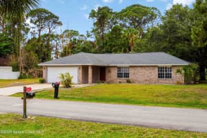 582 Sea Crest Avenue, Palm Bay, FL 32908 - MLS#1076330