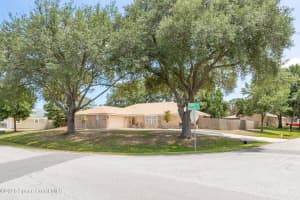 380 Narragansett Street, Palm Bay, FL 32907 - MLS#1076339