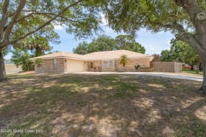 380 Narragansett Street, Palm Bay, FL 32907 - MLS#1076339