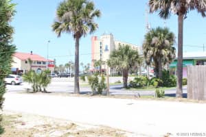 642 Periwinkle Circle, Barefoot Bay, FL 32976 - MLS#1076635