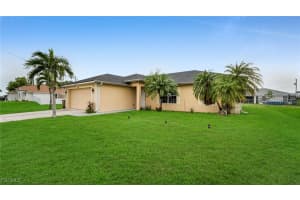 926 5th Place, Cape Coral, FL 33909 - MLS#2025000333