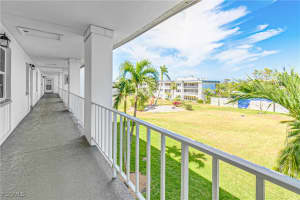 1724 Pine Valley Dr 318, Fort Myers