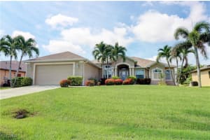 2216 Sw 43rd Ln, Cape Coral