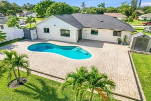 49 Willoughby Dr, Naples