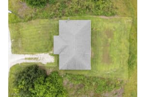 8019 Oakleaf Circle, Labelle, FL 33935 - MLS#2025001194