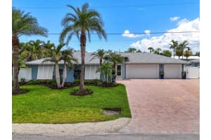 221 Albatross St, Fort Myers Beach