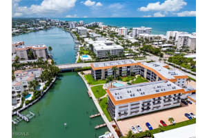 2900 Gulf Shore Blvd N 111, Naples