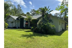 760 1st St Nw, Naples
