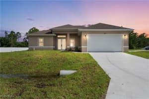 907 W 10th St, Lehigh Acres