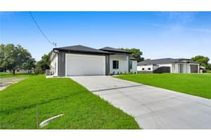2811 50th Street, Lehigh Acres, FL 33976 - MLS#2025002407