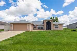 329 Ne 9th St, Cape Coral