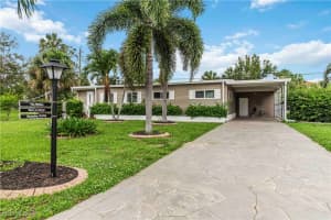 24 Williamsburg Way, Fort Myers