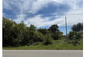 2807 1st Street, Lehigh Acres, FL 33971 Sold 10/22/25