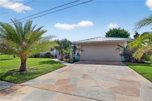 4638 Vinsetta Avenue, North Fort Myers, FL 33903 - MLS#2025002565