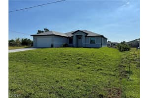 916 Apple Avenue, Lehigh Acres, FL 33971 - MLS#2025002624