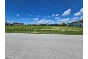 915 28TH Terrace, Cape Coral, FL 33914 Sold 10/21/25