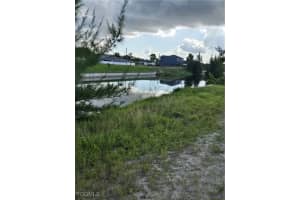 915 28TH Terrace, Cape Coral, FL 33914 Sold 10/21/25