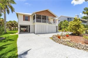 7692 Myrsine Cir, Bokeelia