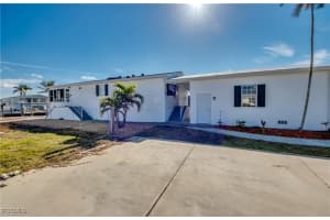 14 Nancy Ln, Fort Myers Beach