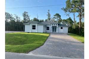 578 Woodview Dr, Lehigh Acres