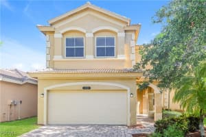 10120 N Golden Elm Dr, Estero