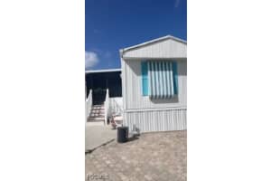 16927 Captains Dr, Bokeelia