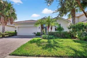 2073 Fairmont Ln, Naples
