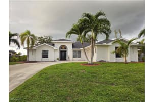 619 Sw 28th Ter, Cape Coral