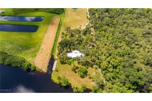 19481/483 S River Rd Alva, FL 33920 - Off Market