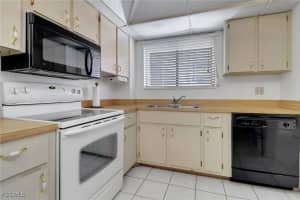 2121 Collier Avenue, Fort Myers, FL 33901 - MLS#2025004466