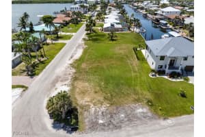 2 Bayview Boulevard, Fort Myers Beach, FL 33931 - MLS#2025004481