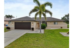 1005 Sw 36th Ter, Cape Coral