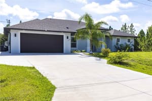 912 Thompson Avenue, Lehigh Acres, FL 33972 - MLS#2025004827