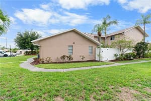 1031 Se 8th Ter 2h, Cape Coral