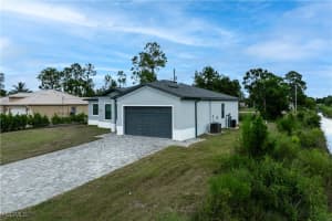 5200 5th Street, Lehigh Acres, FL 33971 - MLS#2025005356
