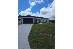 3915 27th Street, Lehigh Acres, FL 33976 - MLS#2025005369
