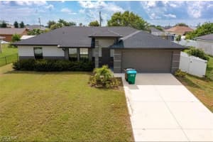 1317 4th Place, Cape Coral, FL 33909 - MLS#2025005654