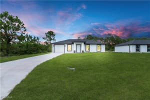 1027 Winters St E, Lehigh Acres