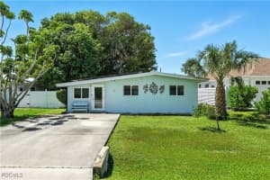 736 92nd Ave N, Naples