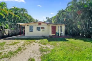 653 Howell Circle Dr, Fort Myers
