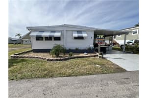 290 Valencia Dr, Fort Myers