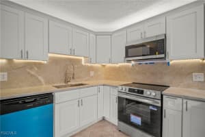 1703 park meadows Drive, Fort Myers, FL 33907 - MLS#2025006344