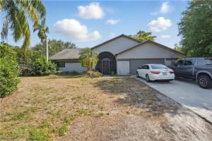 910 Se 19th Ln, Cape Coral