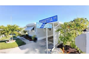 277 Poinsettia Dr, Fort Myers
