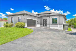 233 37th Ave Nw, Naples