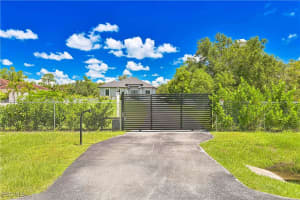 233 37th Avenue, Naples, FL 34120 - MLS#2025006487
