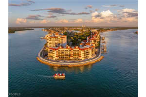 645 La Peninsula Blvd 645, Naples